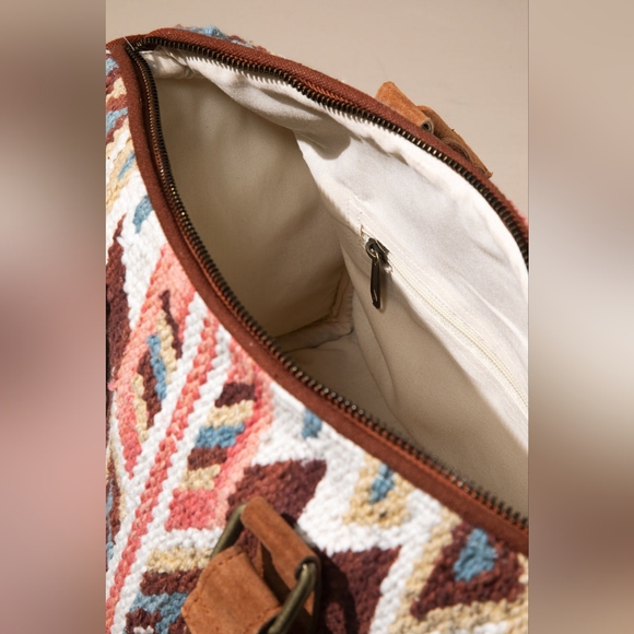 Handwoven Boho Chic Boston Bag / Satchel - Navajo Aztec Inspired Design - Picture 11 of 12